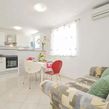 Slavica-1 By Interhome Appartement
